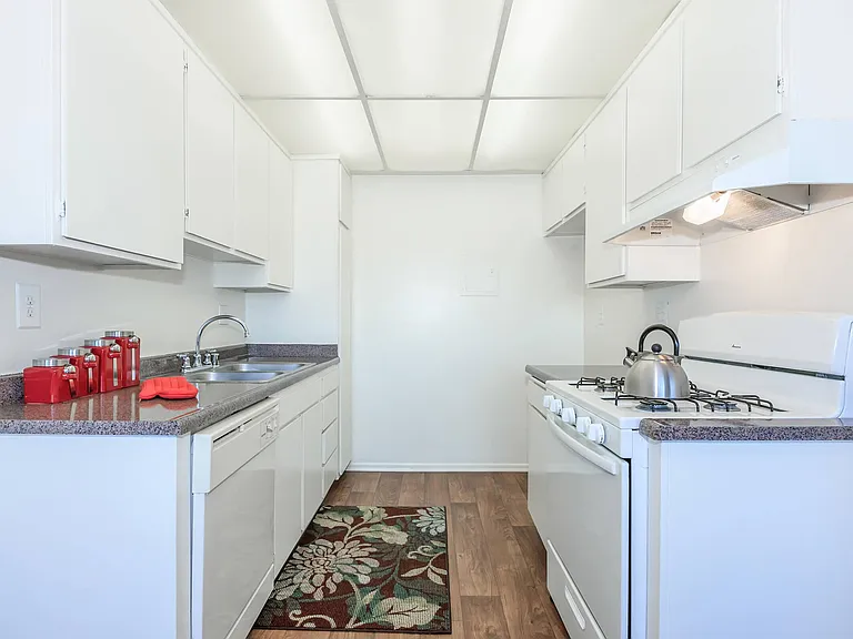 Belinda Apartment Homes — Photo 38