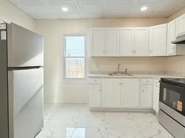 210 Center Ave, Plymouth, PA 18651