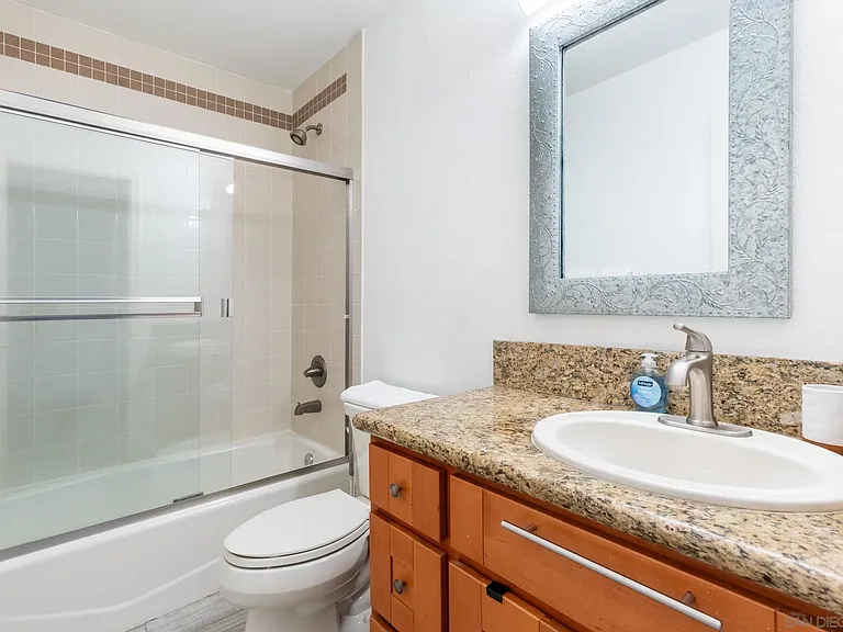 8529 Villa La Jolla Dr #E — Photo 16