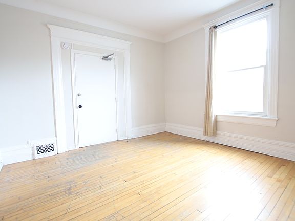 3rd image of 554 McLeod St #1