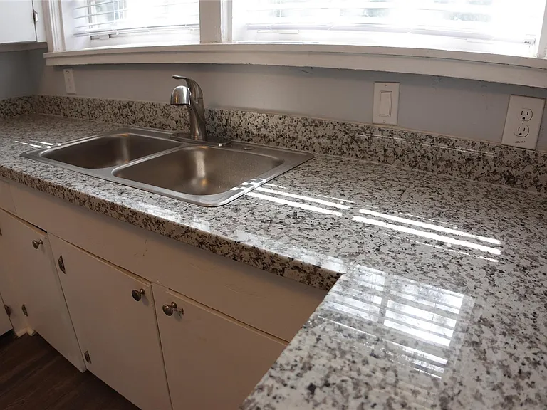 3320 Blodgett St — Photo 5