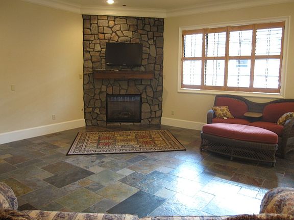 5th image of 1013 Mulberry Ln