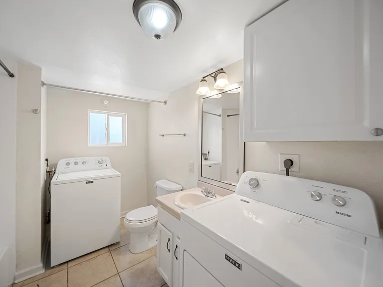 562 Eastwood Dr — Photo 10