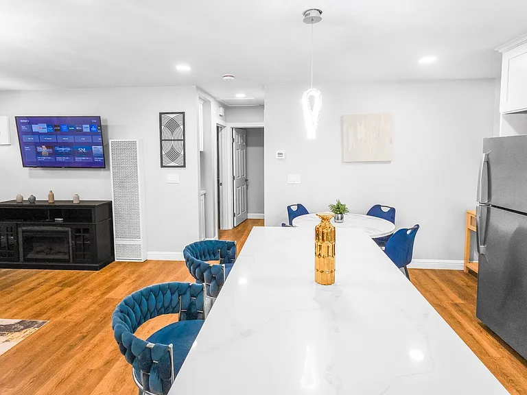 Gillespie Dr — Photo 22