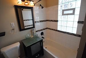 4th image of 2554 N Marmora Ave #1