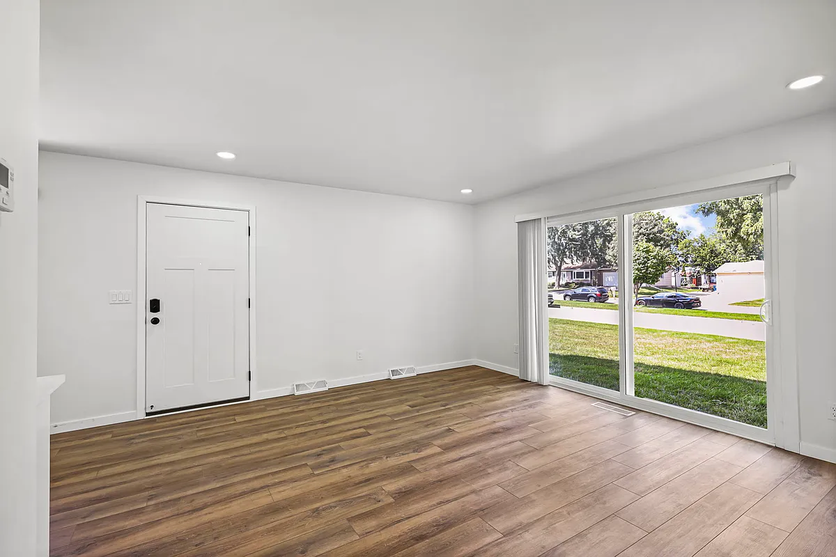 Building Photo - 9 Simonson Blvd #4