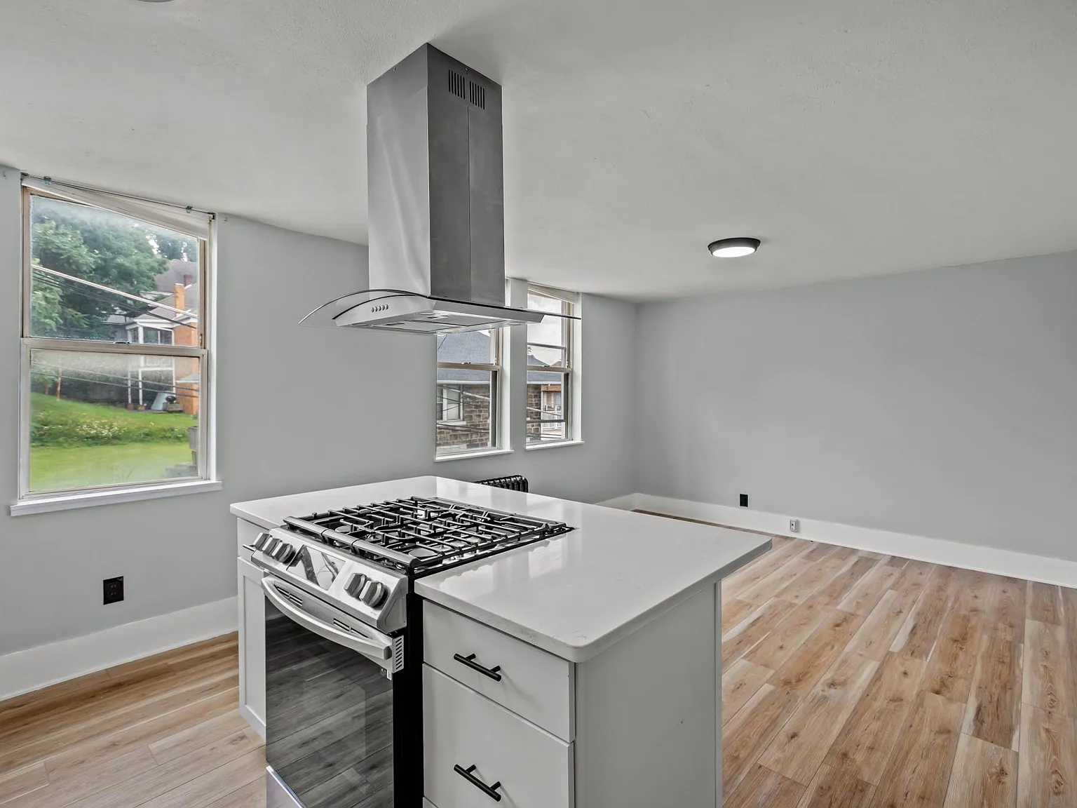 1 bed, $1,299 — Photo 2