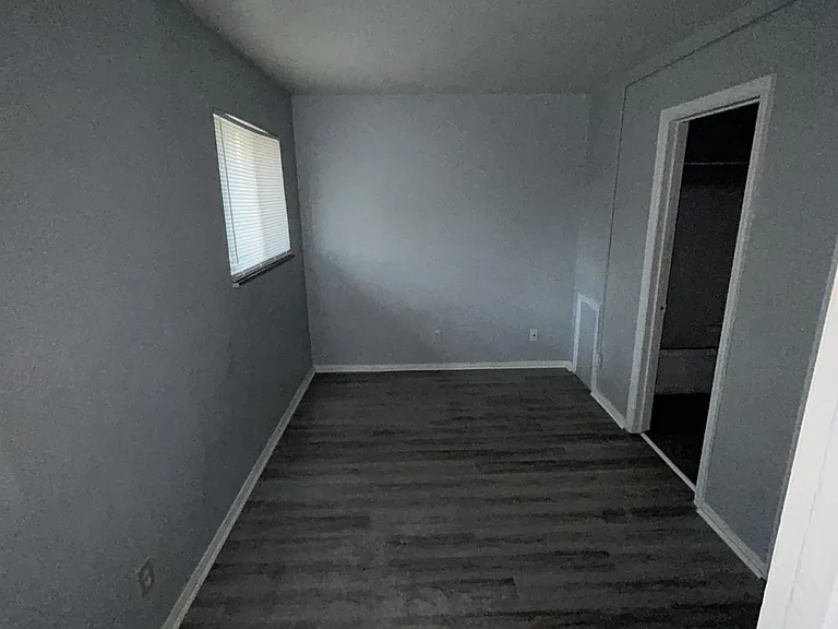 274 E Nottingham Rd — Photo 4