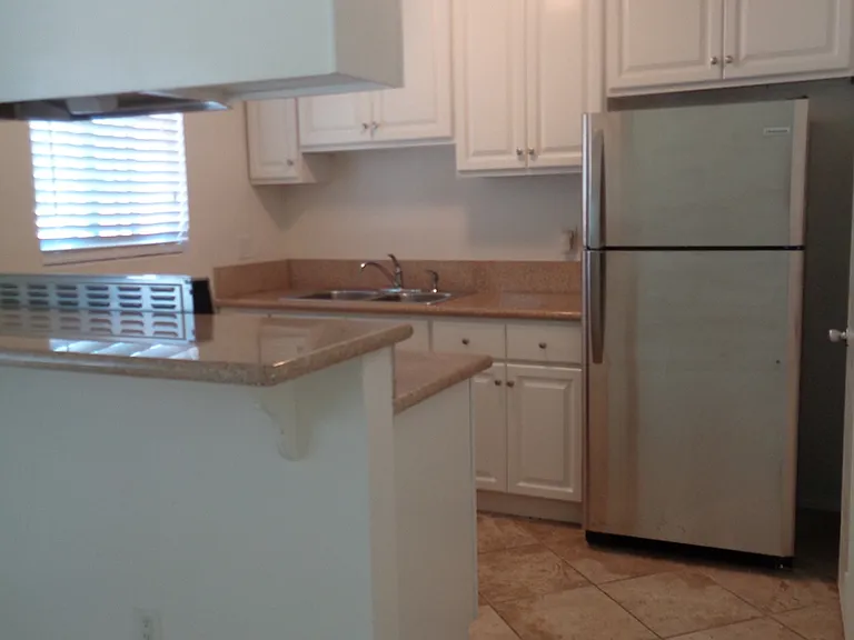 607 E Utica Ave — Photo 7