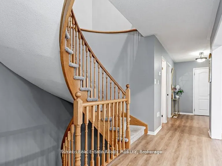 18 Preston Ave — Photo 11