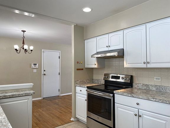 5th image of 1736 N Walnut Ave