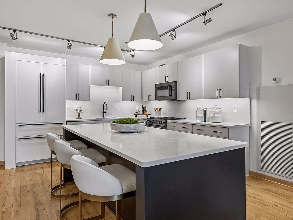 1st image of 215 10th Ave S Unit 321