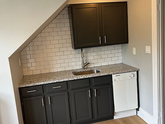 2nd image of 766 Farmington Ave #3