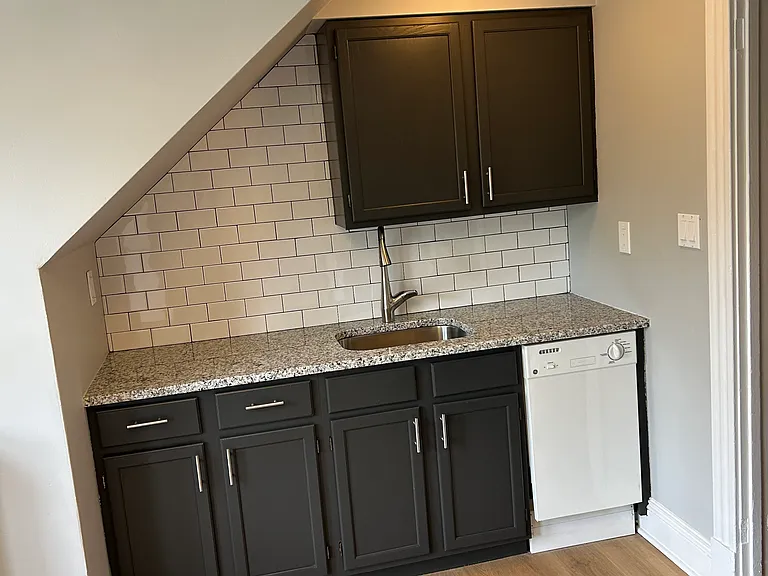 766 Farmington Ave #3 — Photo 2