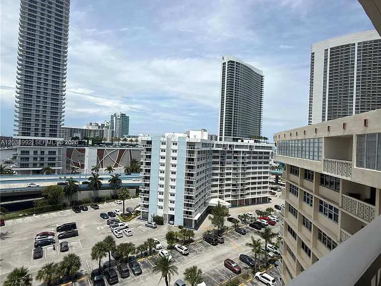 1817 S Ocean Dr #18 — Photo 2
