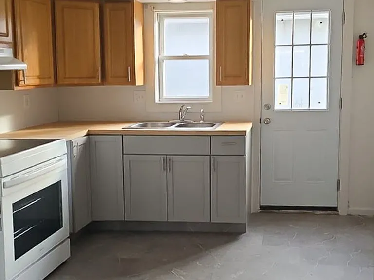 621 S 6th St — Photo 2