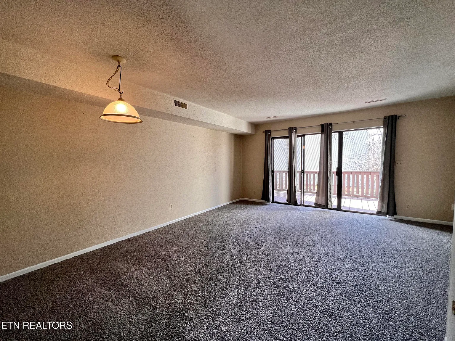 2 bed, 1.5 bath, 938 sqft, $1,200 — Photo 4