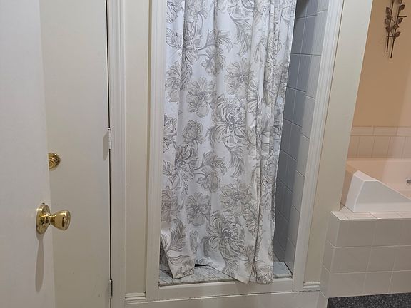 5th image of 576 Fairmount St