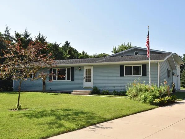 297 Wilson AVENUE, Dousman, WI 53118