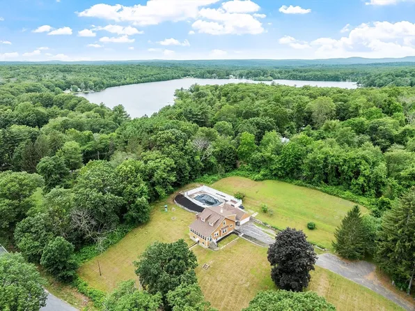109 Swett Hill Rd, Sterling, MA 01564