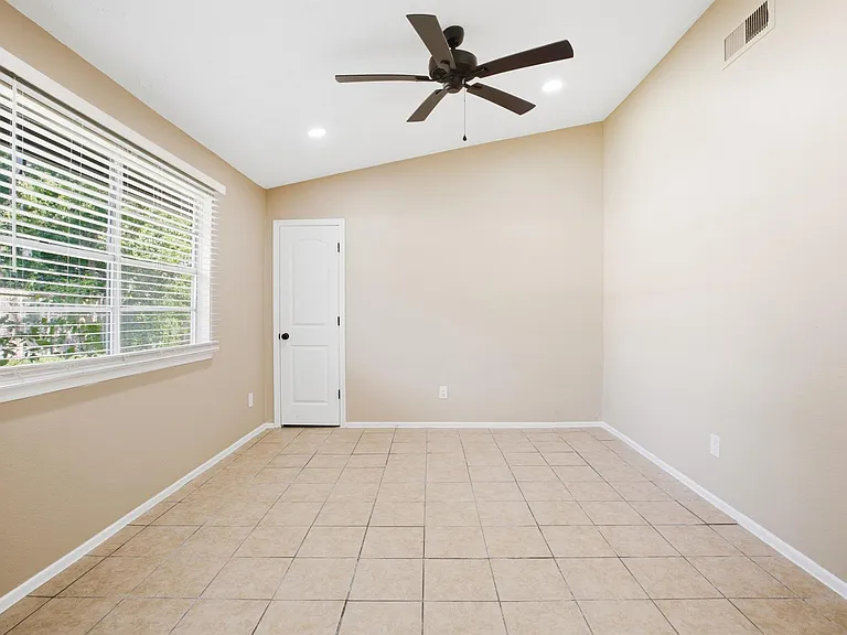 10506 Stockman Ln — Photo 15