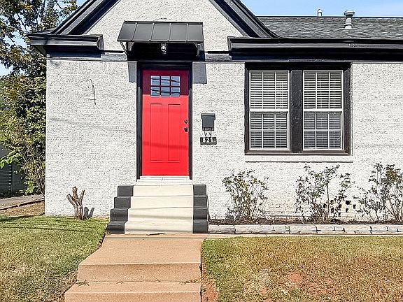 2nd image of 821 S College Ave