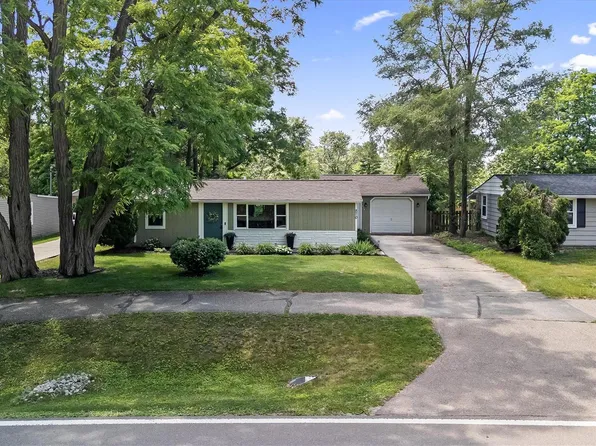 870 Pine Tree Rd, Lake Orion, MI 48362