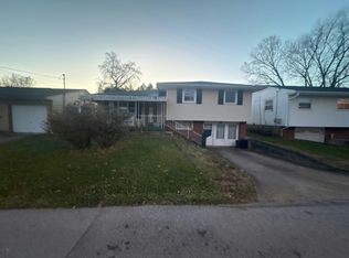 1027 McConnell Dr, Moundsville, WV 26041