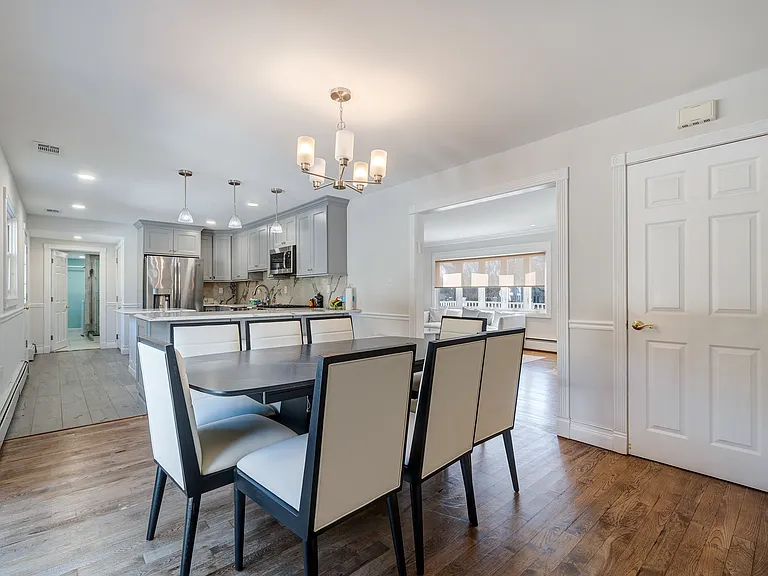 351 Hollywood Ave — Photo 10