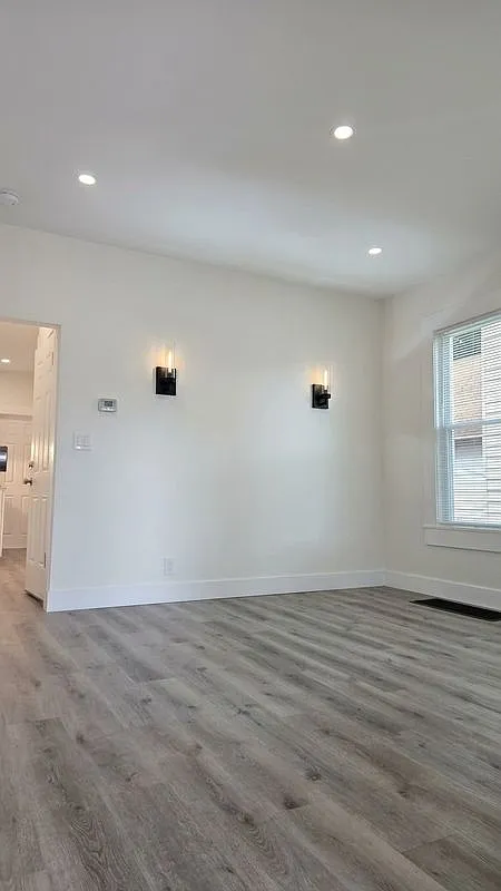 3 bed, 1.0 bath, 827 sqft, $2,500 — Photo 4