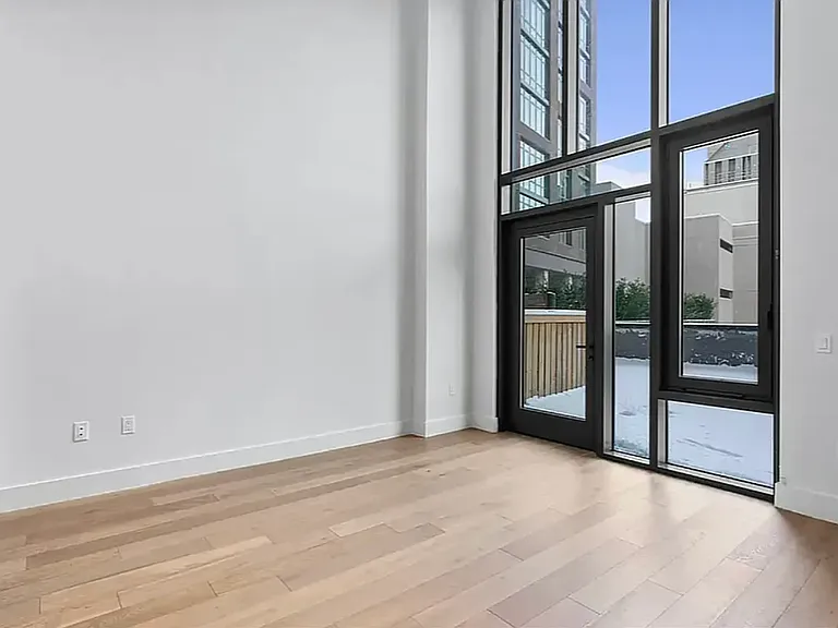 92-27 160th St #300 — Photo 7