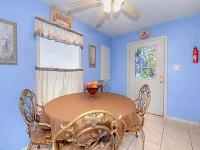 4 bed, 1404 sqft, $2,200 — Photo 3