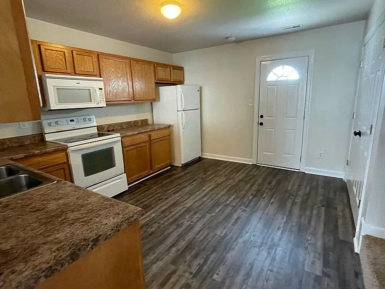206 Bridgewood Dr — Photo 4