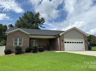 5324 Stonewood Dr, Hickory, NC 28602