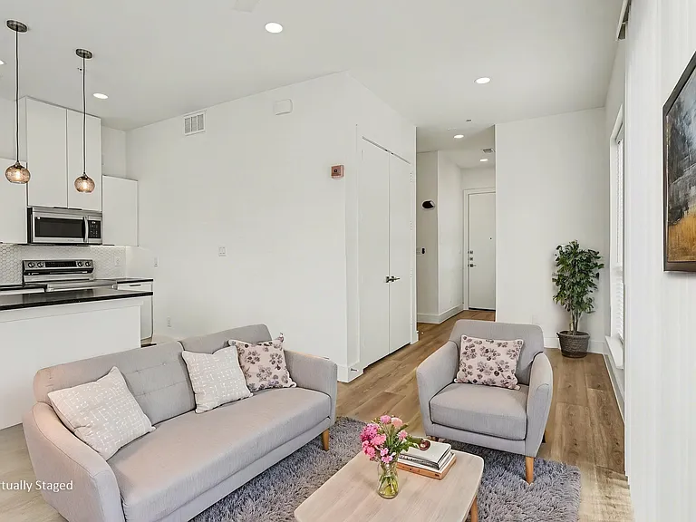 2217 N Fitzhugh Ave #205 — Photo 8