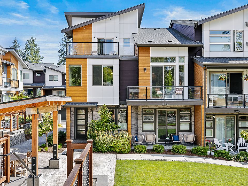 Quiet, end-unit facing the courtyard