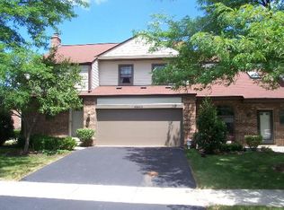 23W454 Pinehurst Ln, Naperville, IL 60540