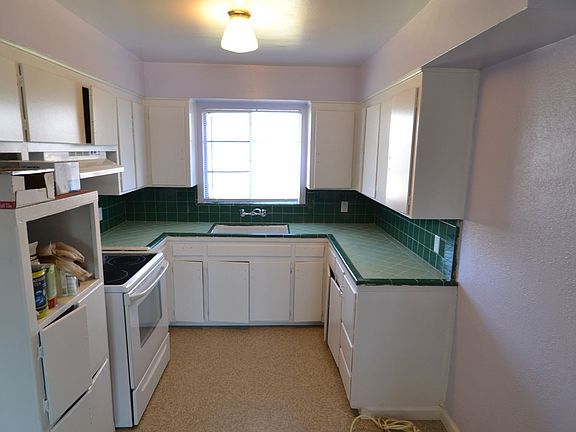 Kitchen & Dining Area