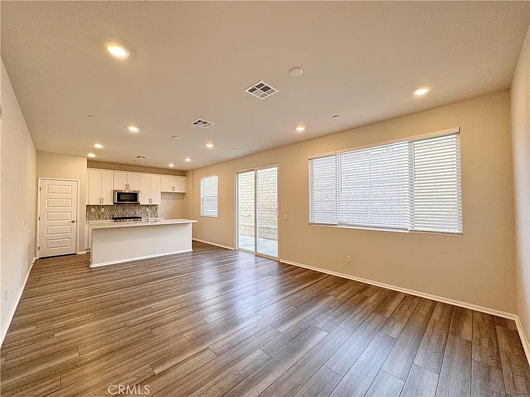 629 E Madeleine Privado — Photo 2