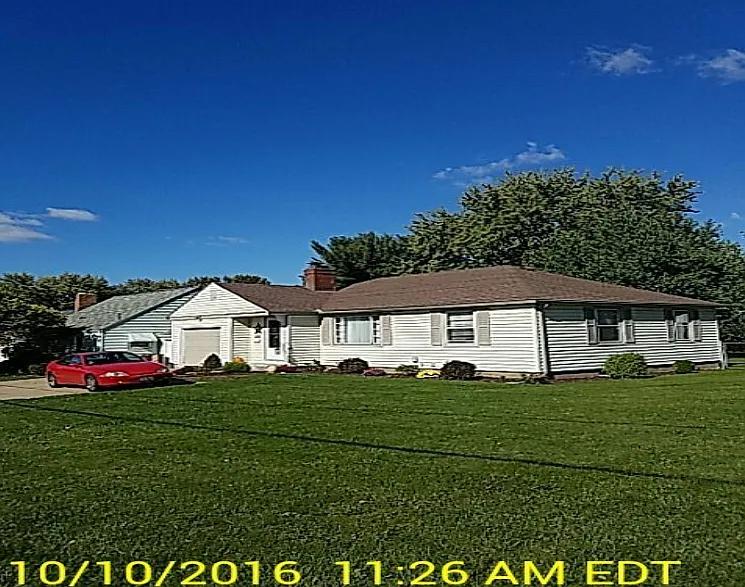 238 Lake Ave NE photo 1