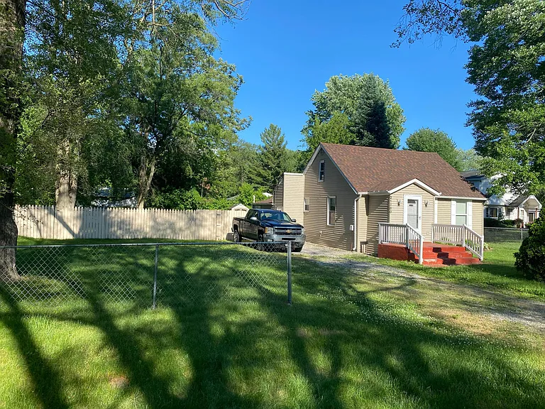 21380 Seminole St — Photo 1