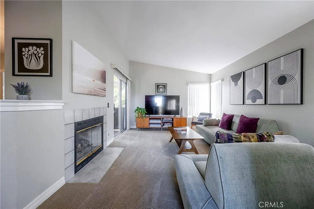 2 bed, 1130 sqft, $4,500 — Photo 1