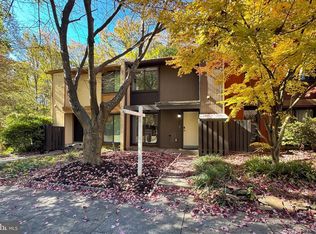 2202 Coppersmith Sq, Reston, VA 20191