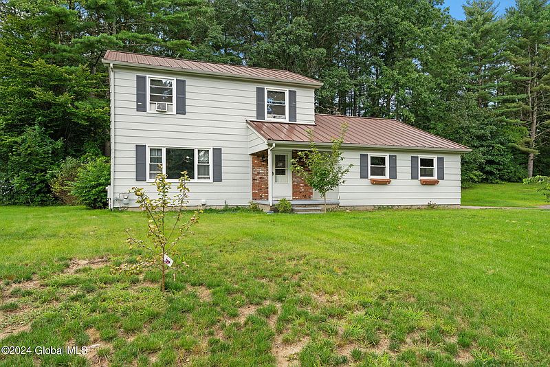 2nd image of 16 Sweetbriar Lane