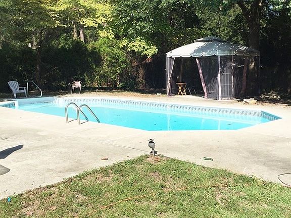4th image of 207 Wildwood Dr