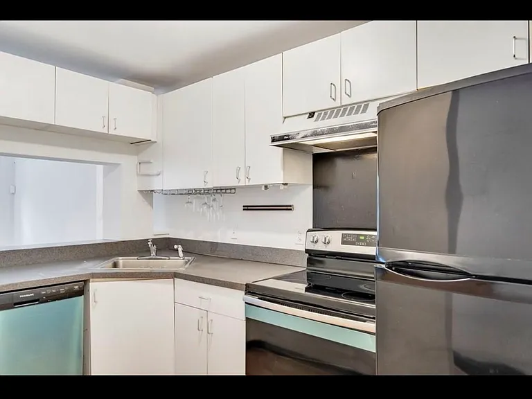 240 Heath St #101 — Photo 5
