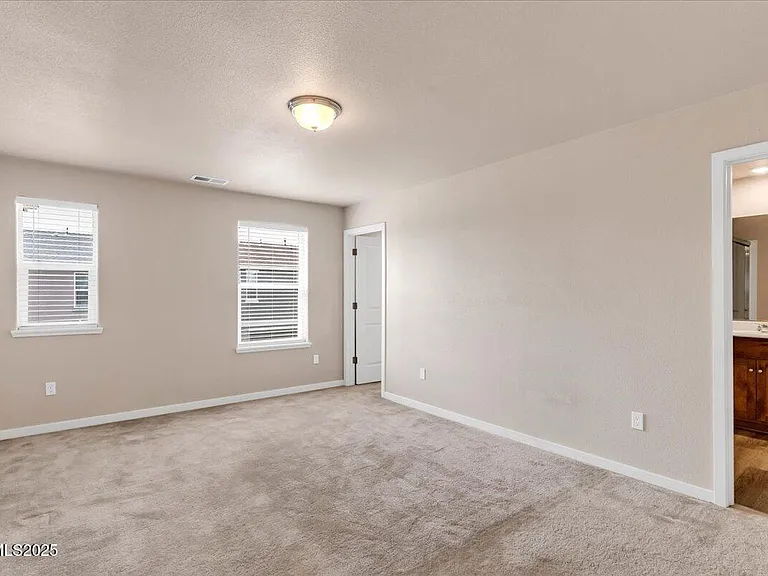 916 Garden Ct — Photo 37