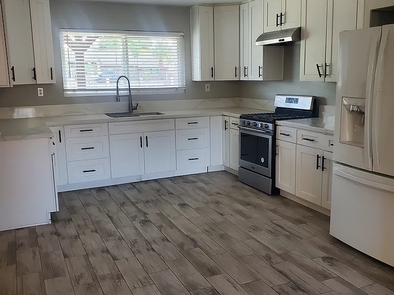 10944 Alder Ave — Photo 2
