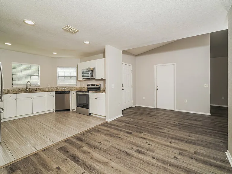 8179 Woodvine Cir — Photo 5