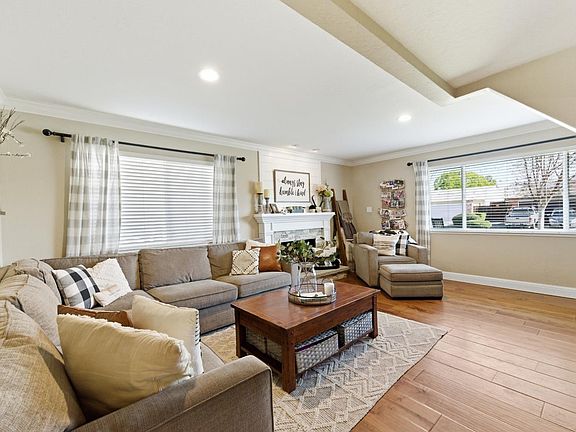 3rd image of 3209 Macfadden Street